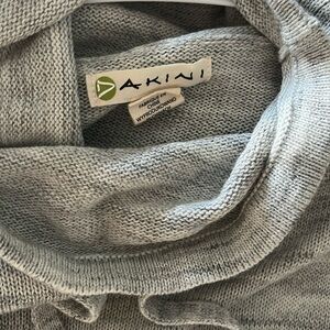 Super soft Akini long sleeve top size Small